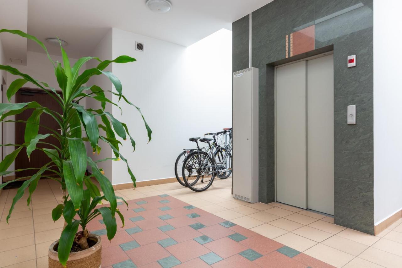 Apartments Chelmonskiego Warsaw Ursus By Noclegi Renters Eksteriør billede